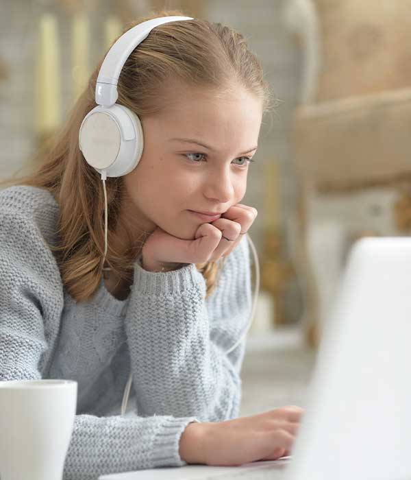 2Lang – Italiano & English also offers private Italian lessons online, suitable for learners of all levels and ages. Whether you're a complete beginner, want to enhance your conversation skills, or need help before a trip to Italy, lessons are tailored to your needs and learning pace.